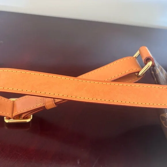 Louis Vuitton Brown and Tan Monogram Crossbody - Picture 10 of 10